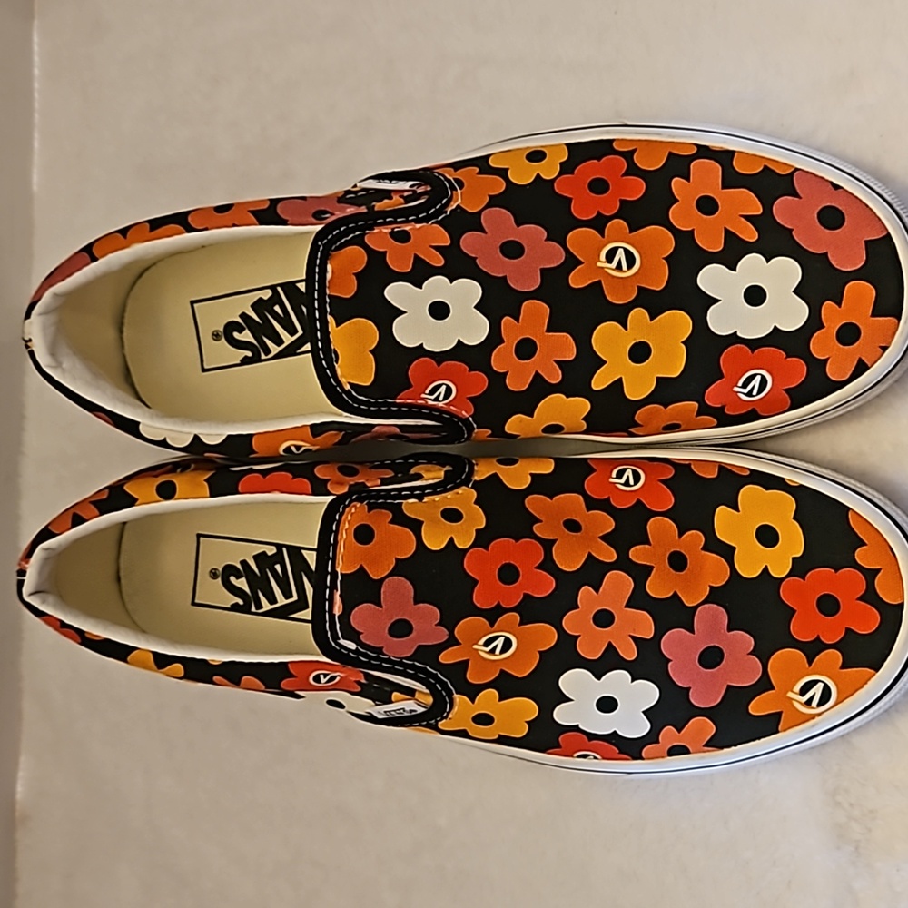 Vans | Women's Black Body Orange Floral Slip-On Sneakers Sz 9